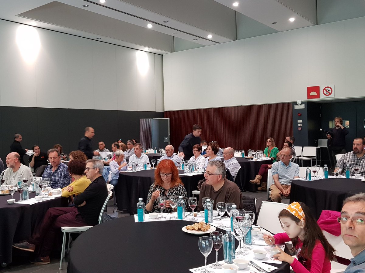 AnoiaCampTaula's tweet photo. Comença el taller Vies Blaves: Turisme i aliments a la llera de l' #Anoia parlant de la història de la nostra comarca i els aliments característics: #cigronetaltaanoia #visumoll #favetes #pa
A #FestaAlícia a càrrec de Pere Tardà i Manel Pla https://t.co/NJHh9Ih4Ys