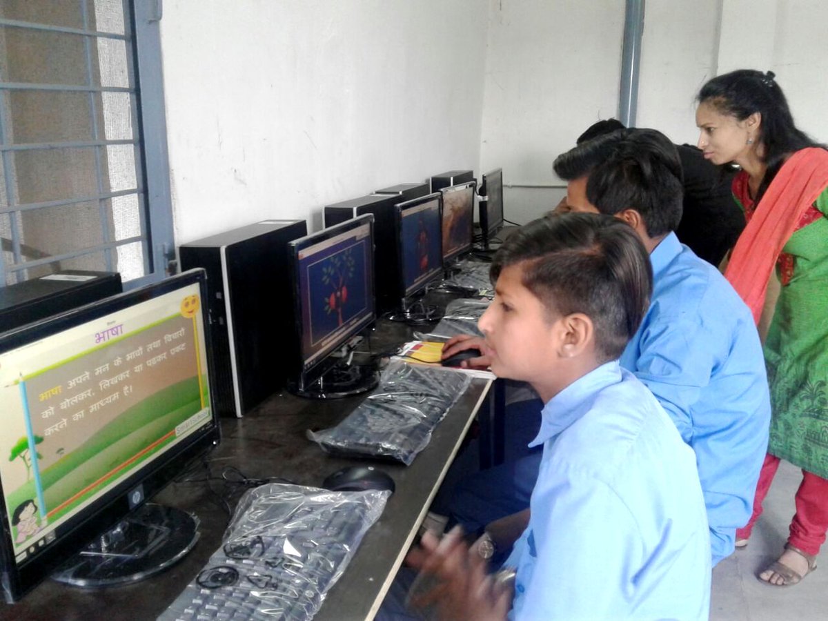 AasraaTrust's tweet photo. #ComputerAidedLearning has captured the imagination of the children & increased their ability to retain knowledge.We have started a new computer centre at our after school project at Unnayan Shiksha Kendra which will benefit 300 daily.Gratitude to FundacionHeres.@MicrosoftEDU https://t.co/vbianZrQhv