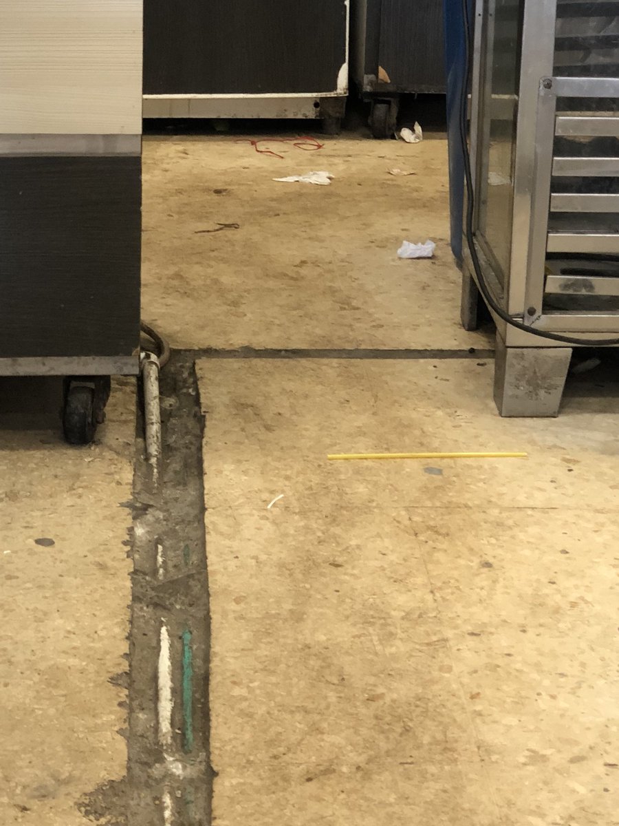 acicery's tweet photo. @PersoneriaMosq @Mosqueraaldia tanto que publican qué hacen seguimiento de higiene y la verdad los establecimientos de esto no tienen ni idea !!! https://t.co/L7EaVQxjtU