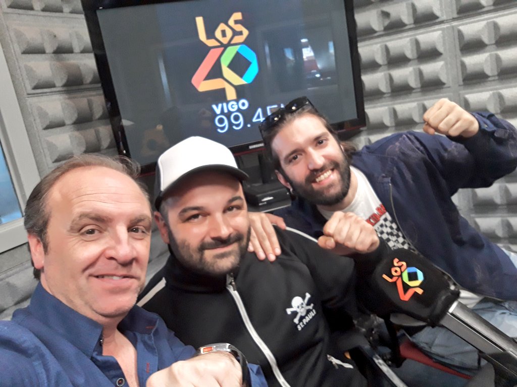 40Galicia's tweet photo. De 5 a 6 tarde no @maketon con #SalvaRonko #LOS40Vigo patrocinado por @maelocway @GabriDakidarria e #anxodakidarria nos presentan a súa #FilosofíaIncendiaria o novo de @Dakidarria e tamén xiran: @aphonnic #supernatural @StonedAtPompeii @MusculoMusica #Pólvora ou #HifiWifi https://t.co/zYOsxjEv9S