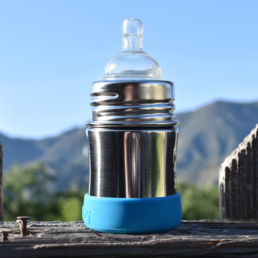 purastainless's tweet photo. Clean mountain air always makes us feel so good! Pura Kiki 5oz with a slow flow Natural Vent Nipple and BottleBumper.
#myPura #livePura #PuraKiki #puraBottle #infant #babies #bottleBumper #OneLifeOneBottle https://t.co/MjzOt1Qxik