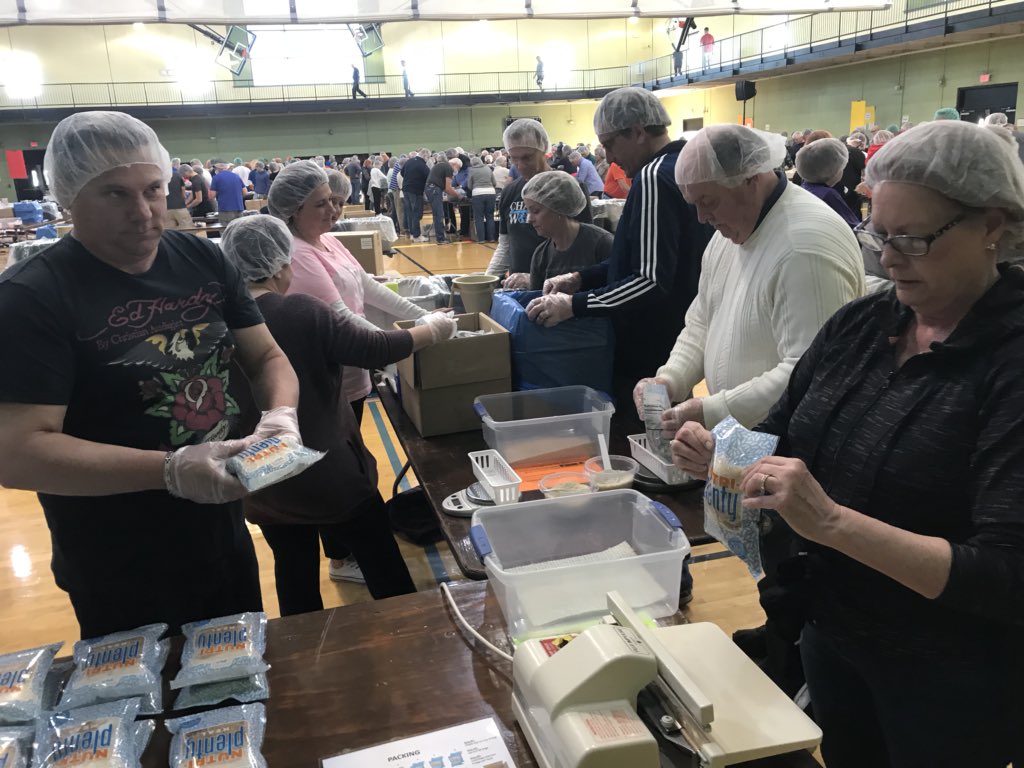 RichNye13's tweet photo. 1st shift done. 2nd shift starting #MPCCCTW @mpccgreenwood @packawayhunger making 400,000 meals for 🇨🇺. Can you spot @pastorphilbeck? https://t.co/V1Z4dqo4Mi
