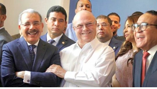ArnaldoAbreu's tweet photo. Yo la verdad que no entiendo esto, ahora estoy confundido.
En un lado está #Leonel y #Luis , en otro lado #Danilo y #Hipolito y en otro lado #PrimariasAbierta y #PrimariasCerrada
¿Que será lo que se está cocinando?
#Noentiendo 🤔🤔 #SoloenRD https://t.co/8M83EmfdVv