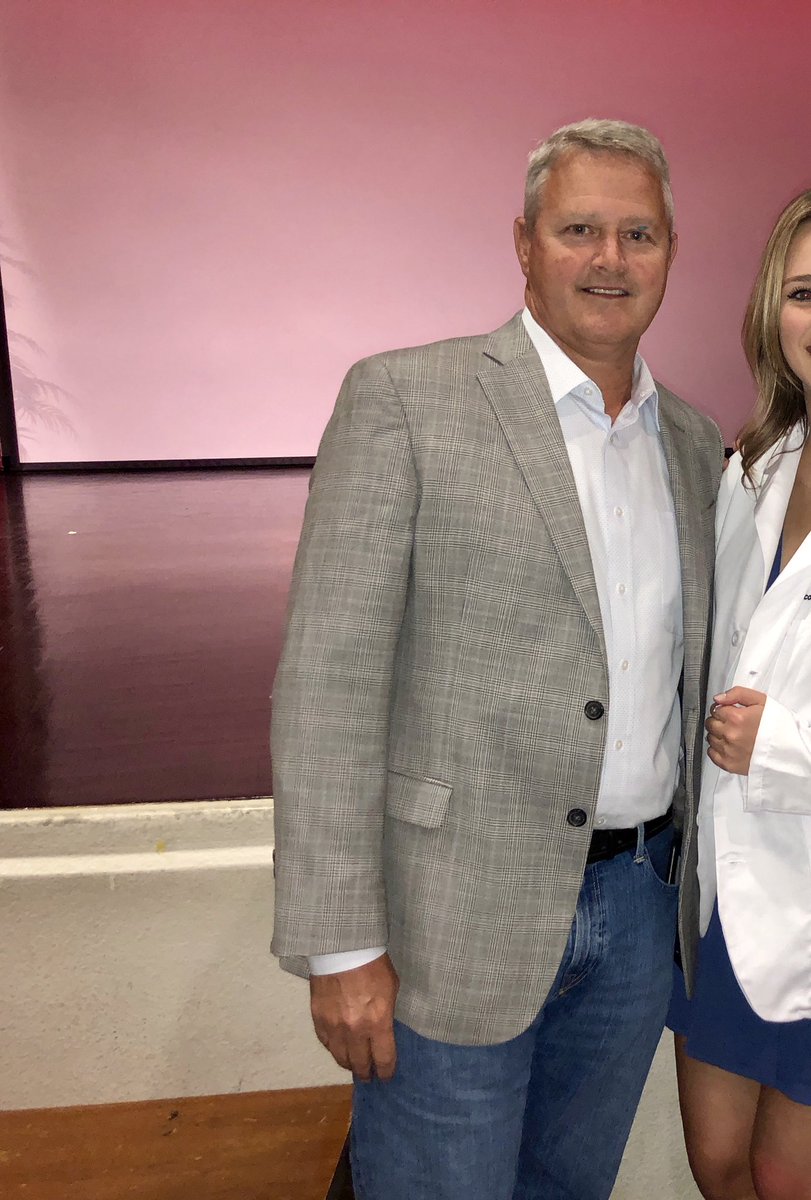 chall0071's tweet image. So proud of you Steph!  #whitecoat #photogenic