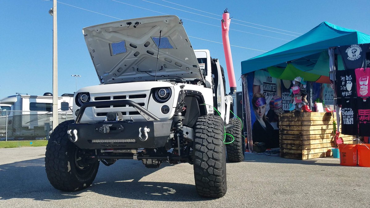justjeepgirl's tweet photo. Strike A Pose😘 #justfloating #sharkbait #aintshepretty https://t.co/xcSYxClefM