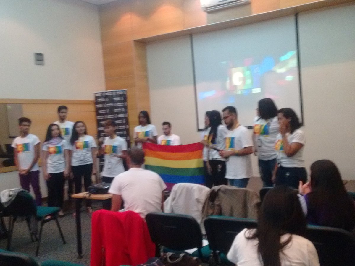 AmnistiaCCS's tweet photo. Red LGBTI @amnistia En la diversidad está la riqueza, todxs tenemos derecho a ser felices. #FORON2018 #Defensorxs https://t.co/b22V65wyCu