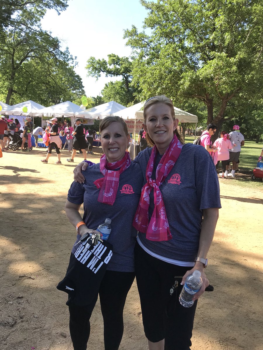 barton_t3's tweet photo. Race for the cute with my bestie!
#MTPWalkFW18 https://t.co/dbrnfajEFw
