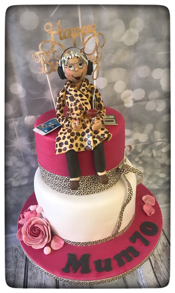 cakesbydesignnw's tweet photo. #caaaake https://t.co/m1u6qRXBJY