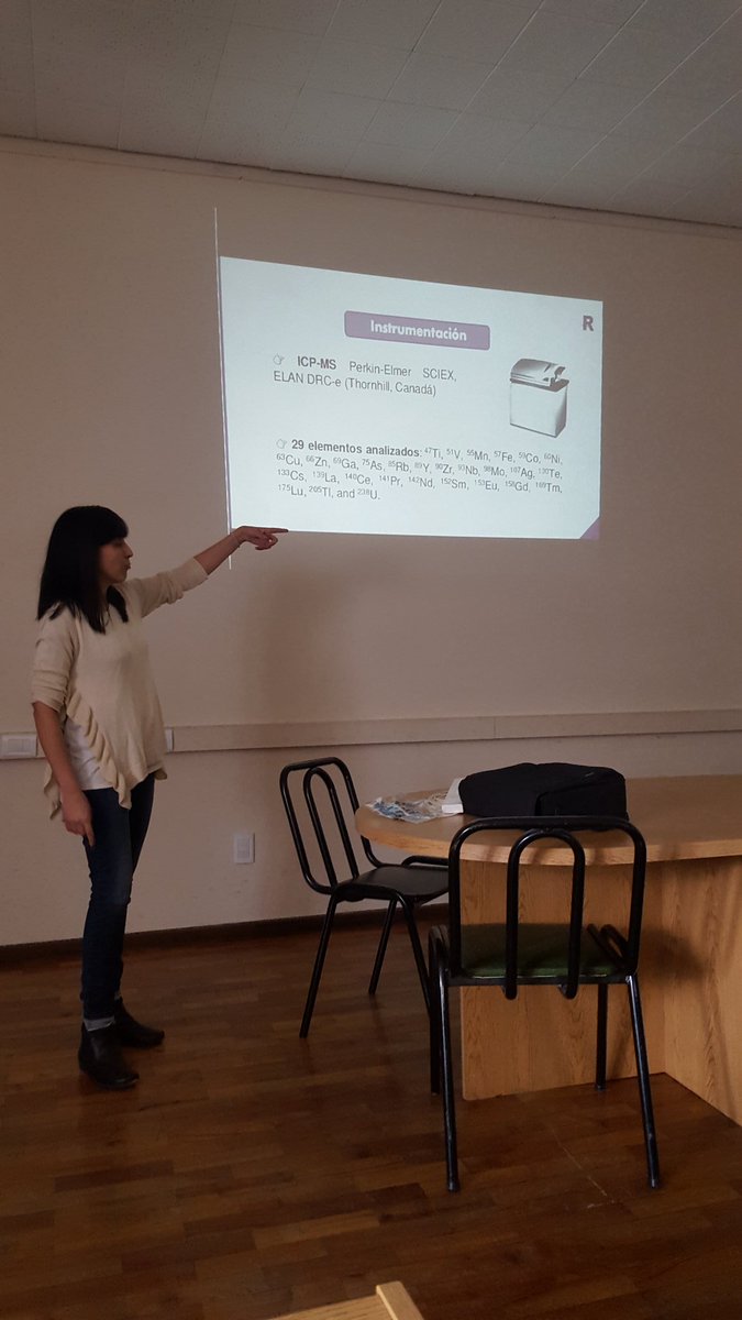 RLadiesMza's tweet photo. @Brenda_Canizo nos introduce sobre la construcción de un modelo para estimar el origen de muestras de hollejo de uva #Rladies #rstats #RladiesLatAm https://t.co/Hr3ikCc3kP