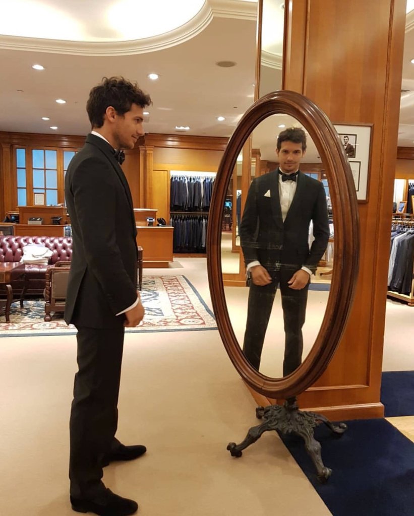 It?s near impossible not to look stately in the #Lincoln mirror.

Thank you @RiccardoPozzoli for visiting us at our Madison Avenue flagship. #BrooksBrothers200 https://t.co/9Rw32hK8wE