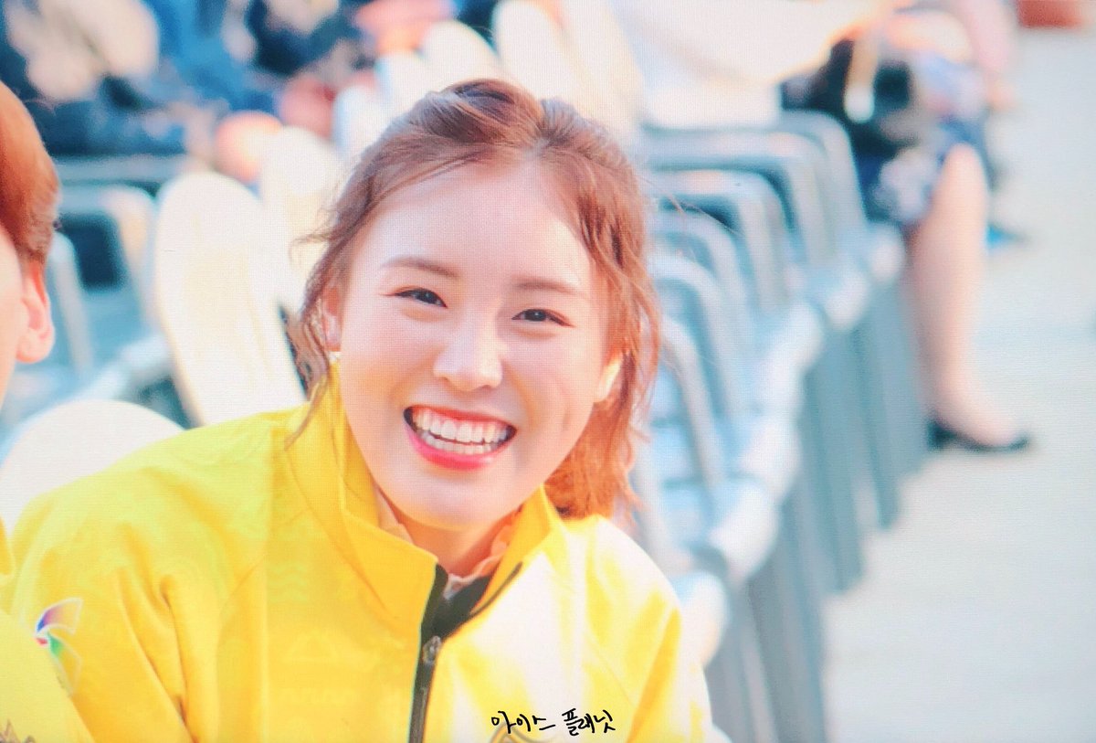 mikgnala's tweet photo. 180428
고양국제꽃박람회 개막식 프리뷰4
떤두님 이렇게 웃는거 
덕후들 설레 죽으라는거맞죠ㅠ?😭😍
#쇼트트랙 #김아랑 https://t.co/yYCrSbw8gn