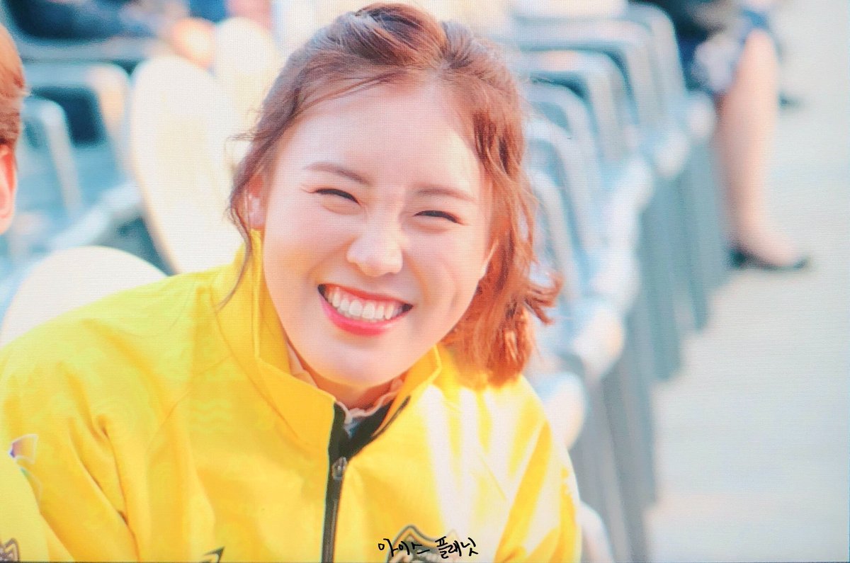 mikgnala's tweet photo. 180428
고양국제꽃박람회 개막식 프리뷰4
떤두님 이렇게 웃는거 
덕후들 설레 죽으라는거맞죠ㅠ?😭😍
#쇼트트랙 #김아랑 https://t.co/yYCrSbw8gn