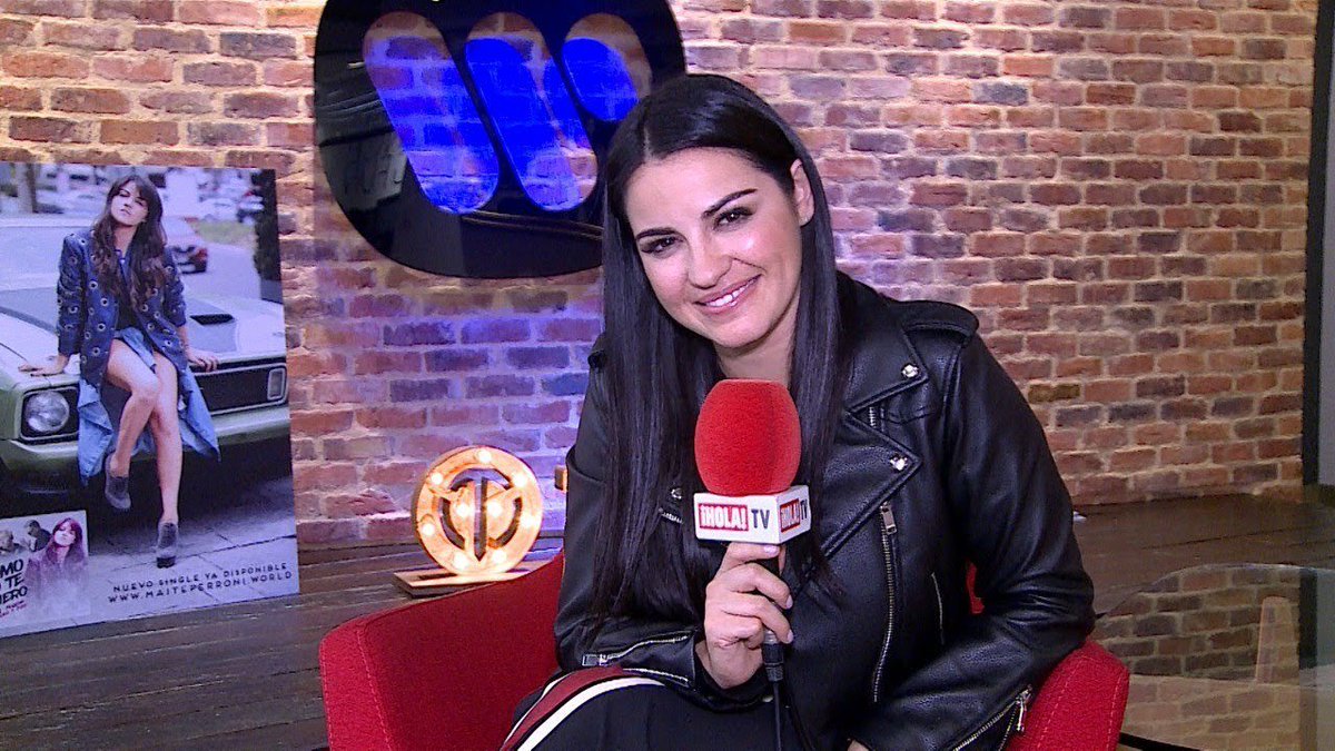 HOLATV's tweet photo. Maite Perroni recibe Disco de Platino en Colombia | La Hora ¡HOLA! - https://t.co/Tx952eYgSp https://t.co/e7vacMwhAz