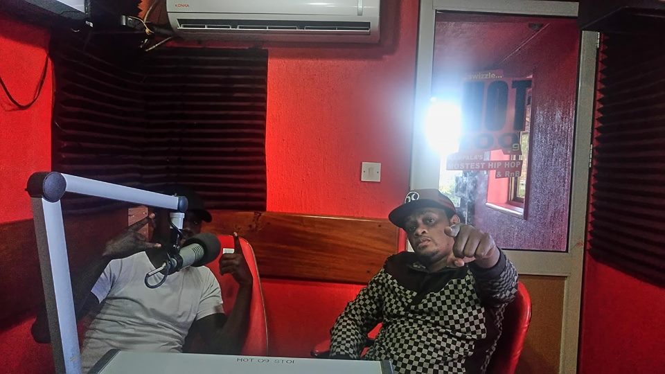 hot100_ug's tweet photo. tha OL G,z are in tha house n very controversial about tha STATE OF AFFAIRS as far as hiphop is concerned n where its headed #NI #Lehal #BangerzAndSportz #BlazingHot100  #WkndzAreHot @byg_kahuna powered by @PepsiUganda new joint premiering  "been a minute" https://t.co/M4rDB3uBvR
