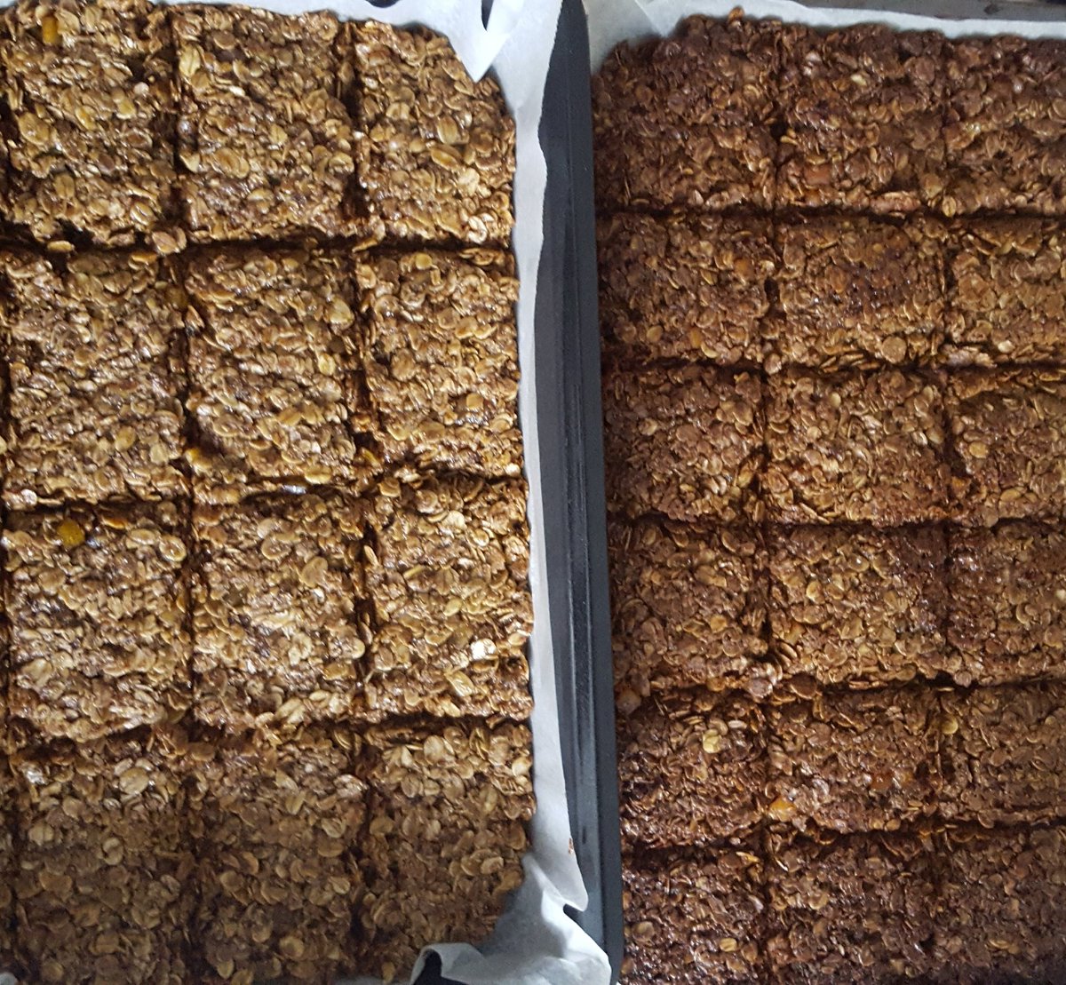 BernardRix's tweet image. #flapjack #baking #twotypes #GoodNewsSaturday