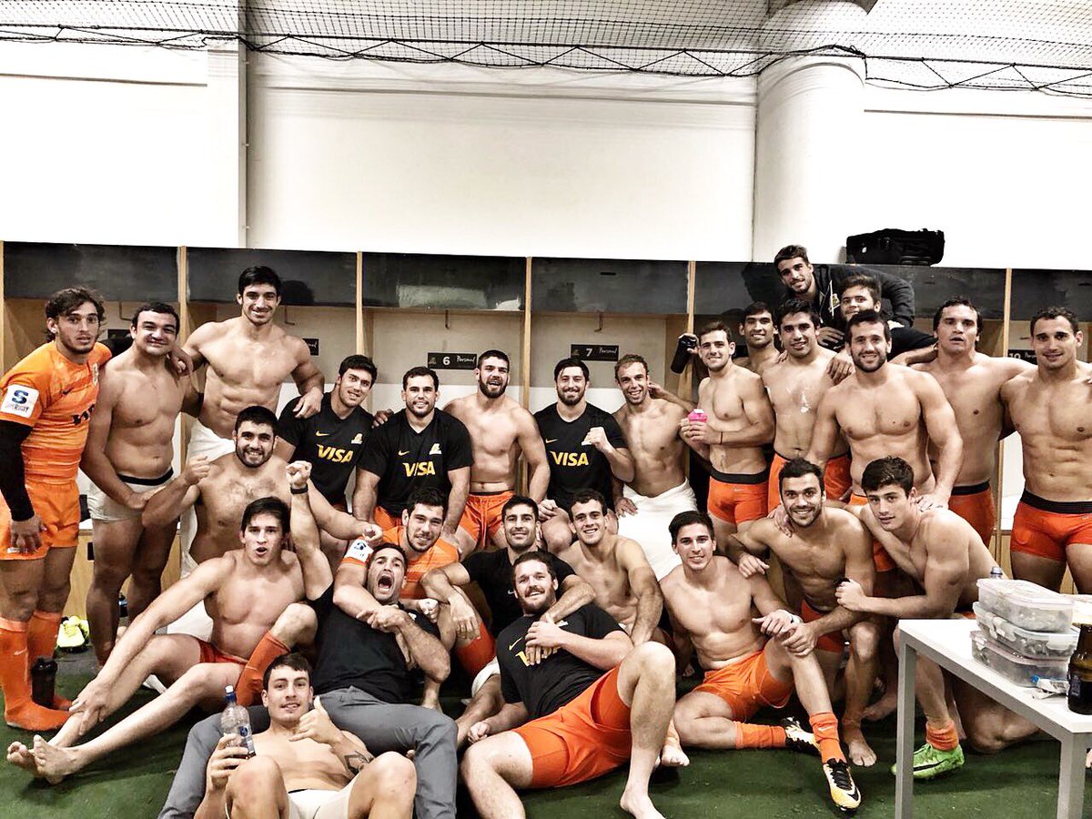 joacotuculet's tweet photo. Foto histórica con el equipo después del partido! #VamosJaguares #VamosPorMas 👏🏻👏🏻 https://t.co/Xj9FBSVkAN
