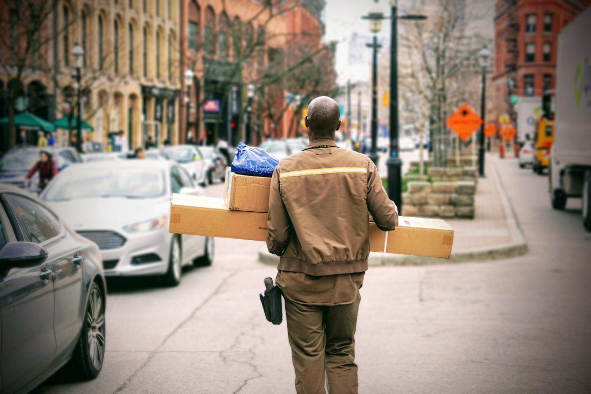 goflyta's tweet photo. We pick up from your door and use a secure, best value carrier to ship your package internationally!  Get a free quote today (without hidden fees!) https://t.co/RPzO71FIsO https://t.co/19xsQeuETC