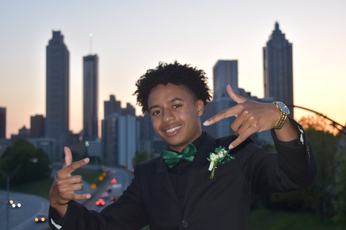 TheoShields_'s tweet photo. Best time I’ve had in a while ❤️#SecureDaPack #WoodRich #Prom2k18 https://t.co/ogeKoFNFaM