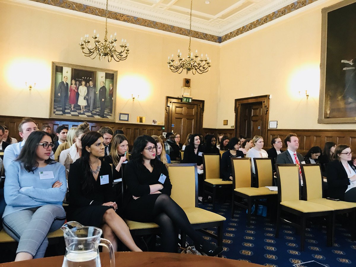 LakinCharlotte1's tweet photo. I have the pleasure of introducing @T_H_K_B at the #JLDConf on all things in-house - how to get there and pitch to a GC #inhouse #JLDConf2018 @juniorlawyers @NCstudentreps https://t.co/oqxMrRI03J