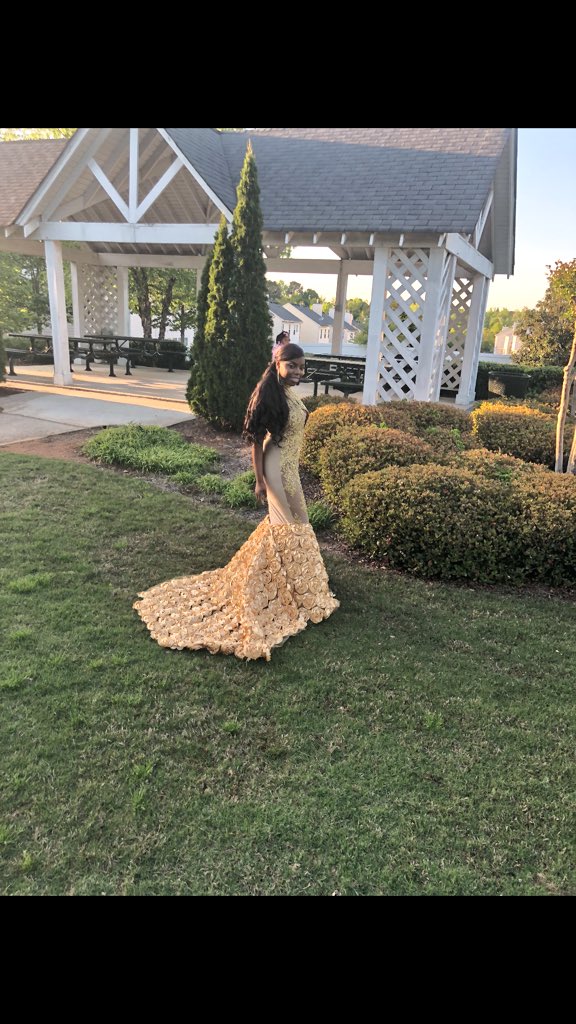 SheNotKaaay's tweet photo. prom date was actin up so i had to stunt by myself , but i did good without em😋! #WoodRich #SecureDaPack #FaceDaWood https://t.co/WubC5OqNOY
