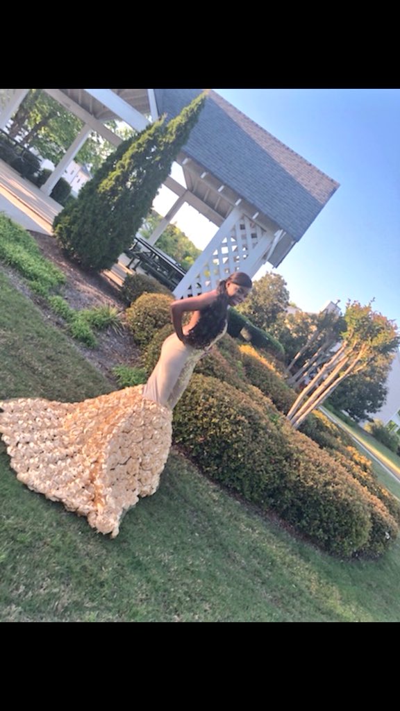 SheNotKaaay's tweet photo. prom date was actin up so i had to stunt by myself , but i did good without em😋! #WoodRich #SecureDaPack #FaceDaWood https://t.co/WubC5OqNOY