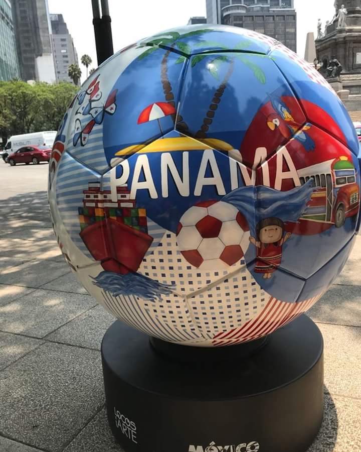 YulissaCoccio's tweet photo. Saben que alrededor del Ángel en el Paseo de la Reforma en #México, artistas, pintaron de su propia inspiración, los balones de los países que participan del Mundial. El único que tiene el nombre escrito es el de Panamá. Muy visitados y muy fotografiados. Panamá #CC #Mastrip.net https://t.co/tIryjv1IYd