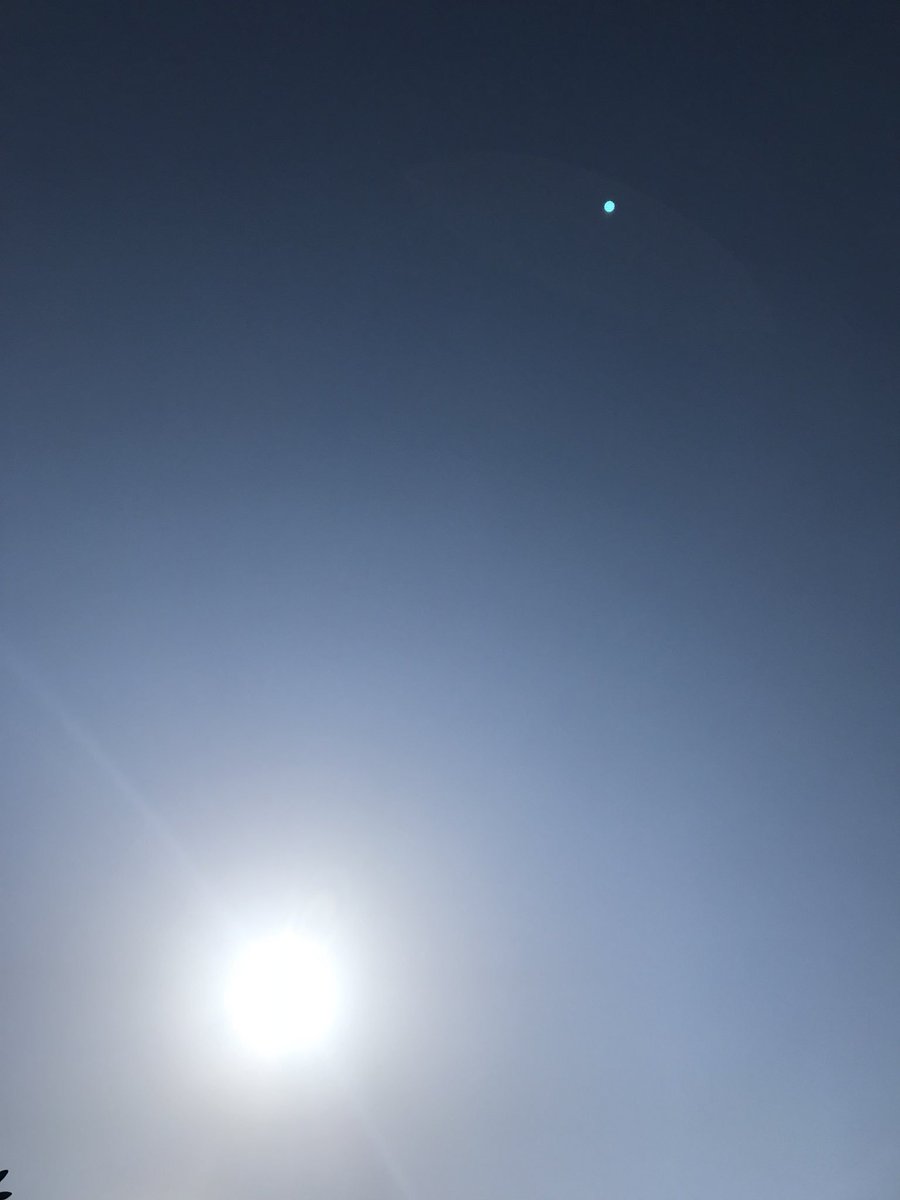chongmi_0923's tweet photo. 2018.0428
오늘의 오빠.
내일은 맑 을까?

#D_129
#종현 
#jonghyun 
#shinee 
#ripjonghyun 
#오빠_사랑해요 
#여기까지_지금부터도_앞으로도 https://t.co/3r4DBdPNUd