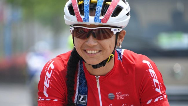 Cooperativa's tweet photo. Paola Muñoz logró una histórica ubicación en la Vuelta a la Isla Chongming #FutbolEnCooperativa https://t.co/D0jPYVUR6M https://t.co/IhMiYgcWqD