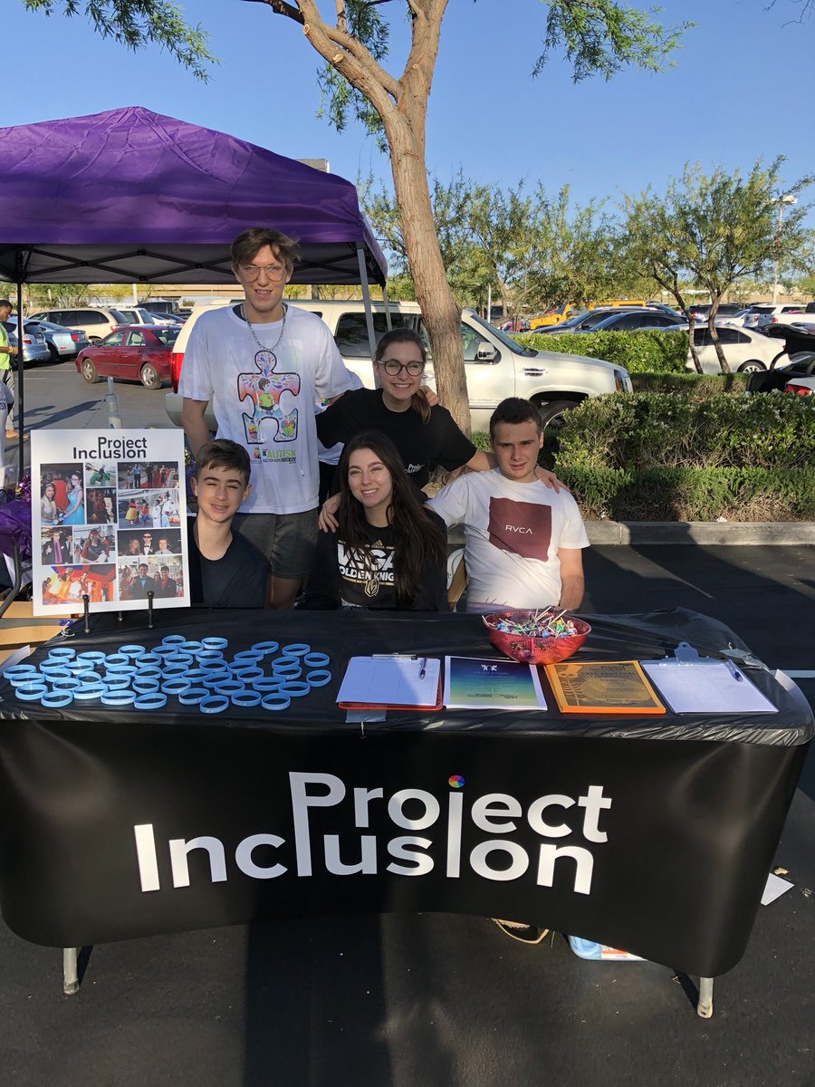 Promapalooza's tweet photo. Come say hi! We’re out here at the @projinclusion booth promoting Promapalooza and Fall Fest! Thanks @GrantAGift for having us 😃 #AutismAwareness https://t.co/w11w6SKazC