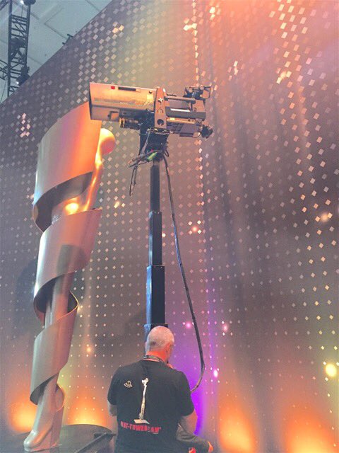 FilmMat's tweet image. MAT-TOWERCAM® telescopic camera column at the 2018 German Fim Award Show lifting a remarkable load (Remote Head, Camera and a big Lense).