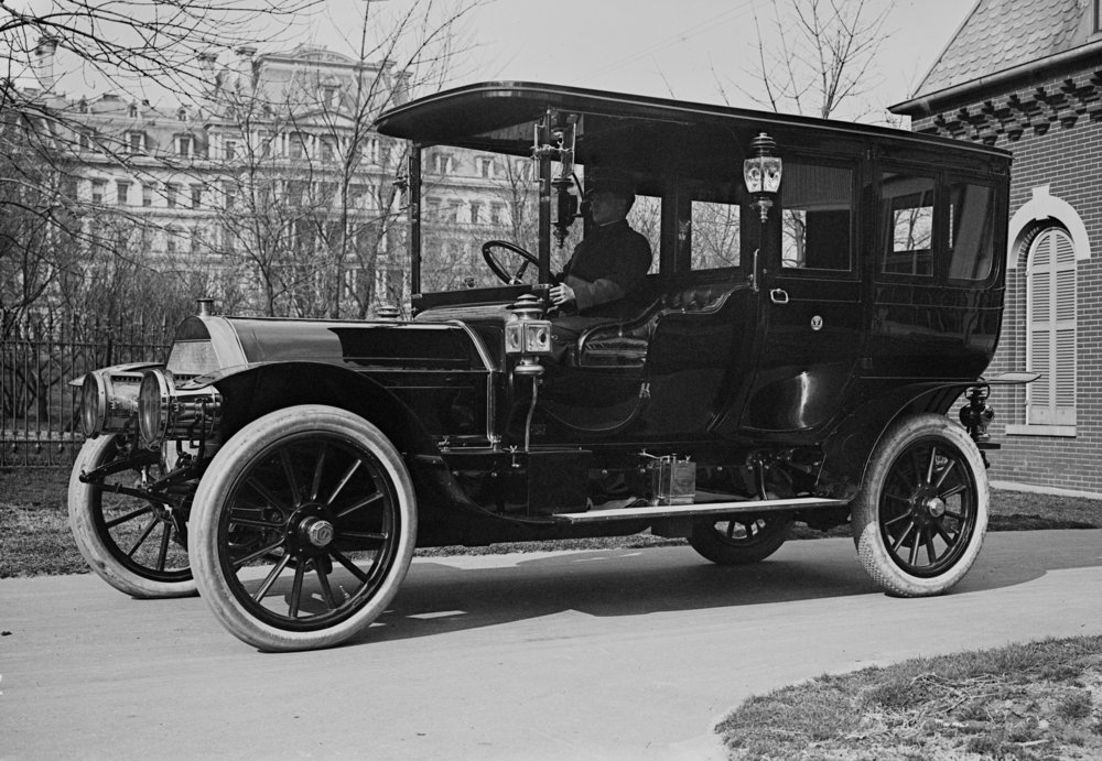 dmvcom's tweet photo. #DMVFact:  The first speeding ticket was issued in 1902 – a time when most cars maximum speed levels were 45mph. https://t.co/C9EFVcutsd