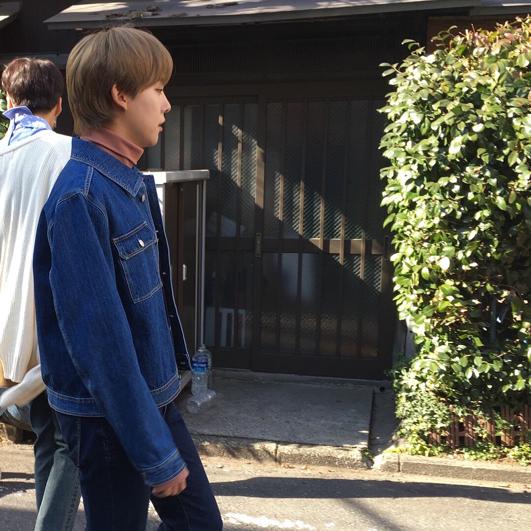 crea_web's tweet photo. 【WINNERメイキング❶】昨日は、発売中の CREA 5月号「100人の東京ひとりガイド。」に登場してくれた #WINNER の日本武道館公演へ。かつて、こんなに武道館が狭く感じられたライブがあったかなという密度の濃さ。楽曲や歌声の魅力はもちろん、ライブを盛り上げるために4人が考えた創意工夫がいっぱい→ https://t.co/r8XRLXdbin