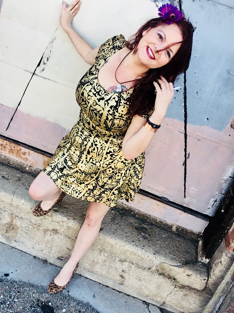 McAmberdawn's tweet photo. My Happy Fashion World, Enjoy a Sneak Peek from this last weeks session with my girl #PersephonePeyton #VoodooTrunk @HoneySunshineCr
#AccessoriesbyMe #vintagefashion #PhotographyIsArt #curvemodels #glamgirls #inkedmodel #happycoppertop #lovethisdress https://t.co/WvdGcU6Mky