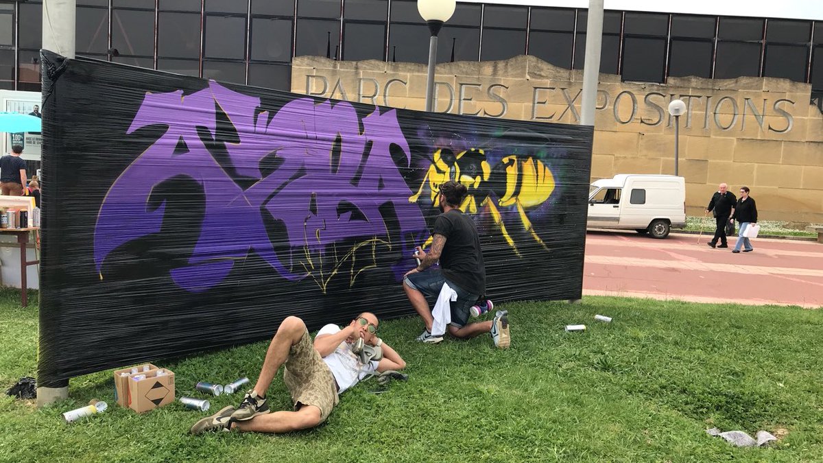 Aiirohofficiel's tweet photo. Cool Saturday painting with the fam! #odg #aiiroh #azba #subz #streetartist #graffiti #streetart #street #streetphotography #TagsForLikes #sprayart #urban #urbanart #urbanwalls #wall #wallporn #love #art #graffiti #instagraffiti #instagood #artwork #mural #graffitiporn https://t.co/AJquSgYo6s