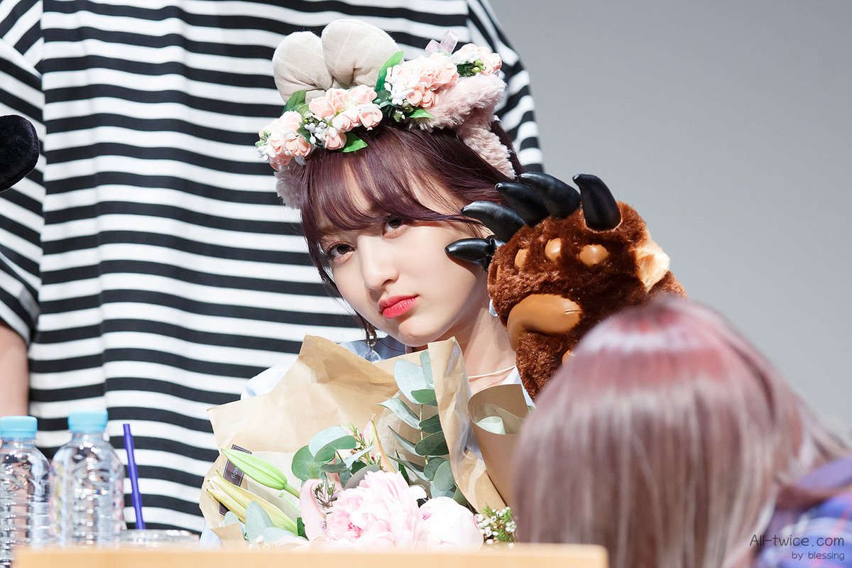 alltwicecom's tweet photo. 180428 [What is Love?] 상암 팬싸인회 https://t.co/L9KVY674Qf