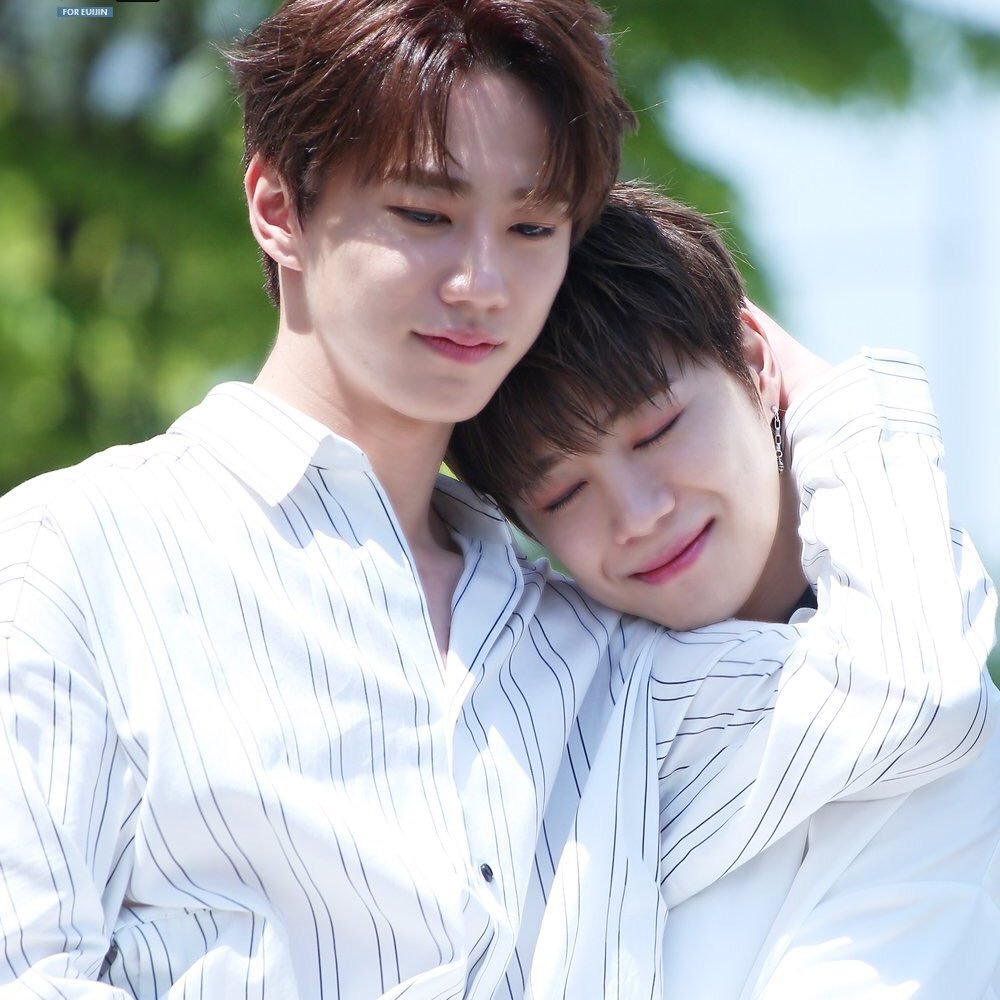 yuutact's tweet photo. also this wedding pictures with euijin pls

#유앤비 #UNB #UNB_BOYHOOD #JUN #EUIJIN #euijun https://t.co/74LwgY9u7X