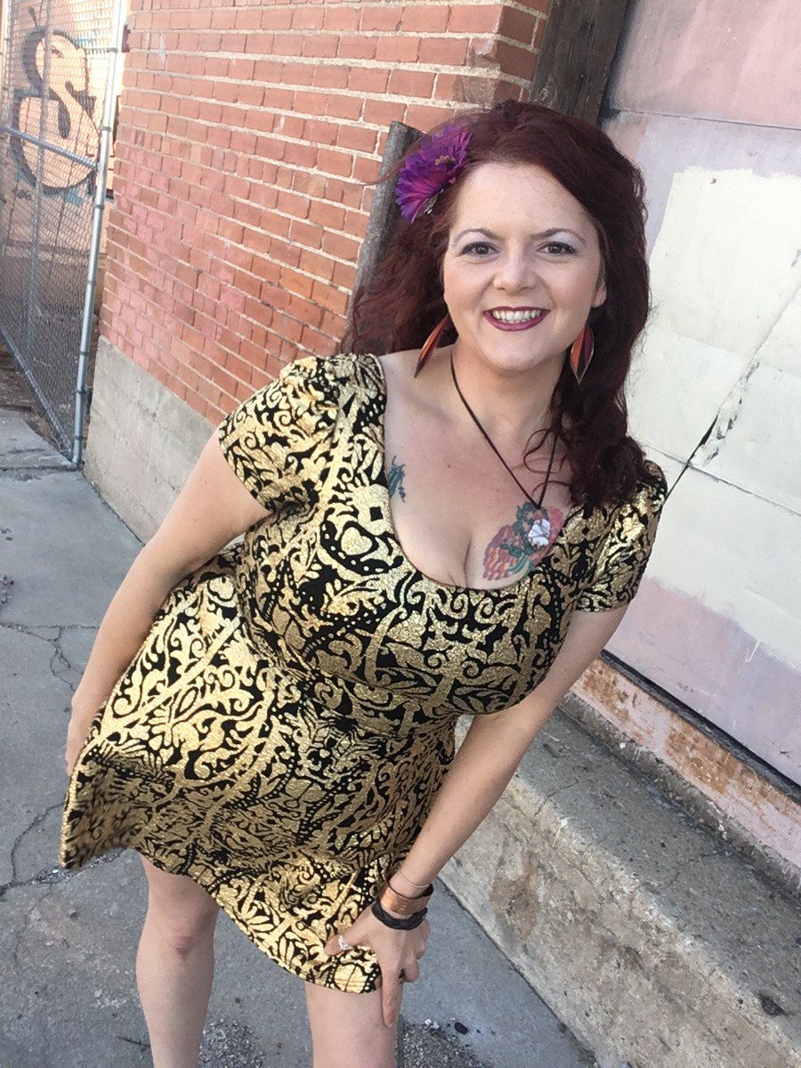 McAmberdawn's tweet photo. My Happy Fashion World, Enjoy a Sneak Peek from this last weeks session with my girl #PersephonePeyton #VoodooTrunk @HoneySunshineCr
#AccessoriesbyMe #vintagefashion #PhotographyIsArt #curvemodels #glamgirls #inkedmodel #happycoppertop #lovethisdress https://t.co/WvdGcU6Mky