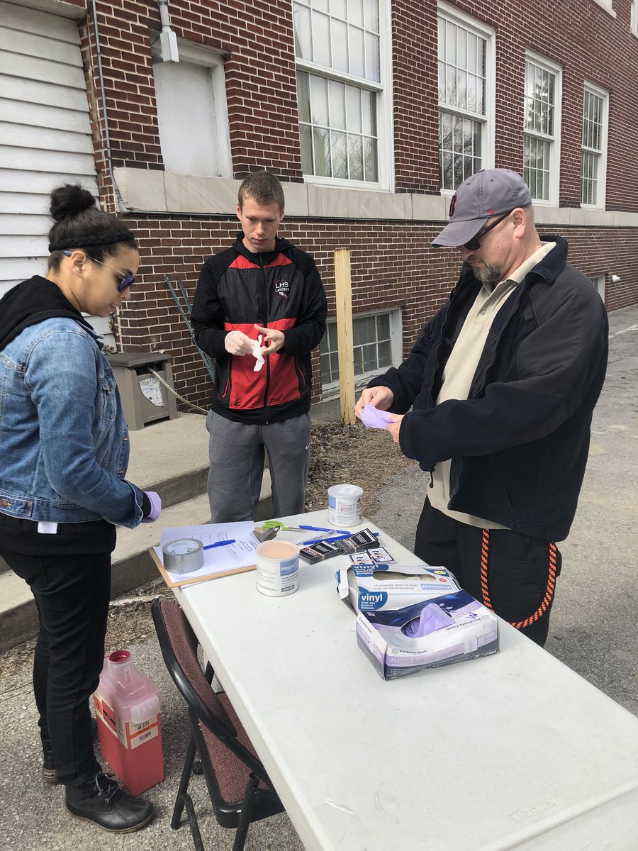 LCPPartnership's tweet photo. We’re still taking back medications today at: 

Pataskala Police Dept 
Johnstown Police Dept
Hebron Police Dept
Heath Police Dept
Kroger Marketplace on 21st St. in Newark 
and Ross' Market in Granville https://t.co/cOqUalNHao
