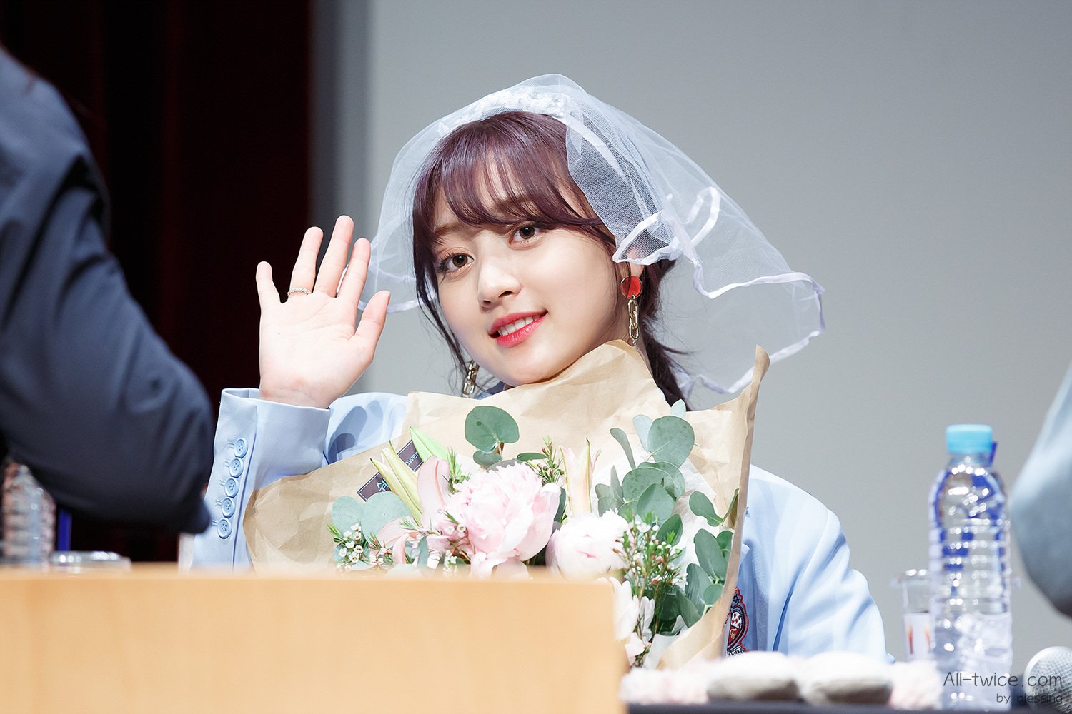 Db4YfJKUQAA8ENb.jpg:orig