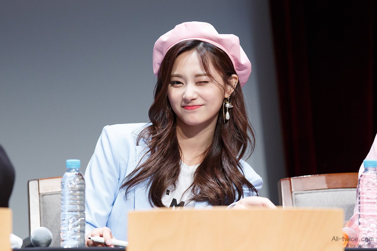 alltwicecom's tweet photo. 180428 [What is Love?] 상암 팬싸인회 https://t.co/luRrzrlAUn