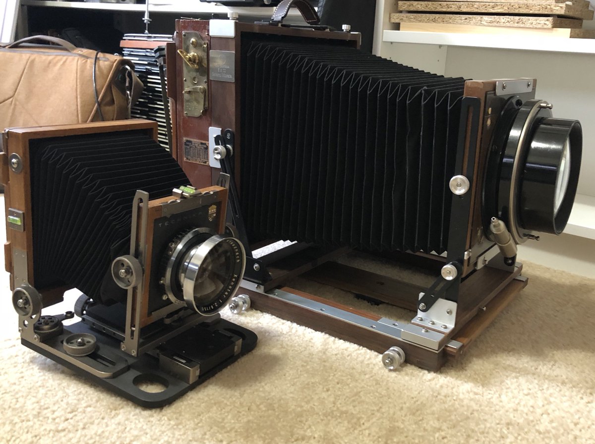 Dr Rawhead バイテンはカメラとレンズがでかいだけじゃなくて フィルムもフィルムホルダもフィルム交換に必要なダークバッグ テント も全部大きくなるんだよなぁ 日本にいる間に現像もしようと思ったら現像タンクとかもでかくなるし やはり シノゴだけ