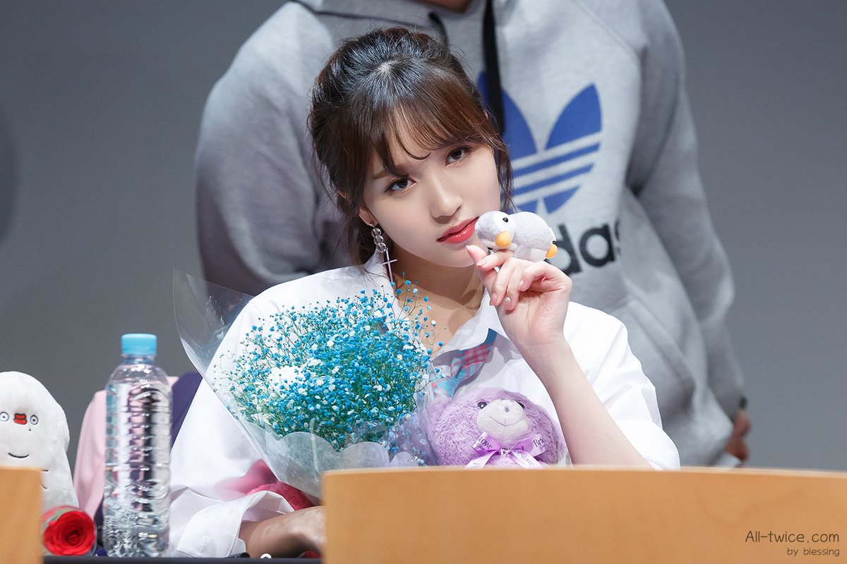 alltwicecom's tweet photo. 180428 [What is Love?] 상암 팬싸인회 https://t.co/mbaV7ULHGn