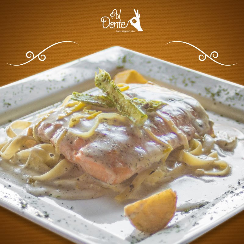 AlDente_GDL's tweet photo. Salmón primavera, bañado en salsa de espárragos sobre una cama de fetuccini https://t.co/3xbbWngGPR