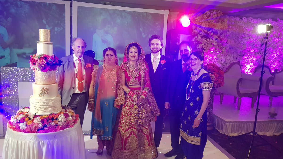 DreamTeamUK's tweet photo. Hallmark Hotel in chigwell. 
Mixed marriage dj Dreamteam Roadshow.
#dreamteamroadshow #indianwedding #asianwedding
#best #dj #white #led #dancefloor #hire
#hype #music #events #punjabi #production #lighting #beams 
#led #video #wall #hire https://t.co/L4wqolBgX9