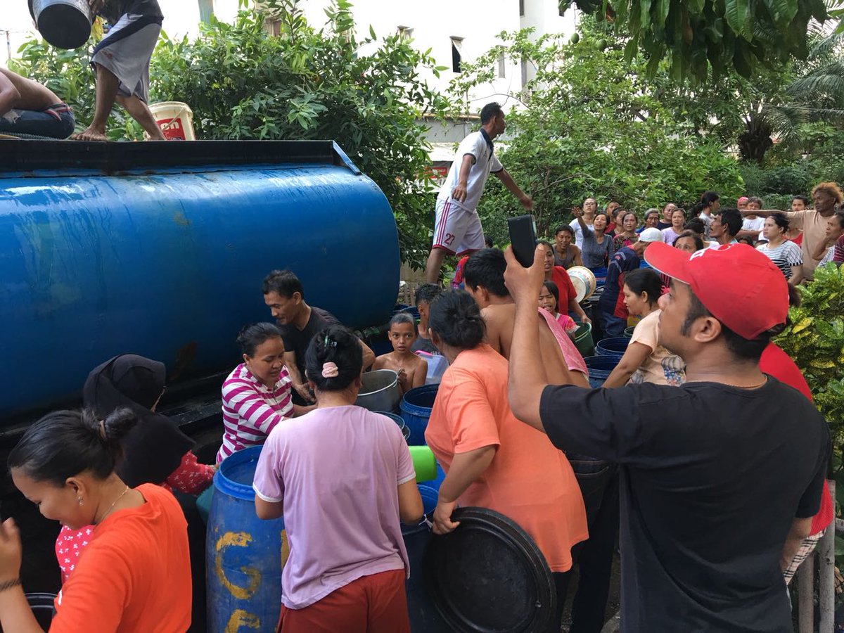 eiha_m's tweet photo. Mengirim Air Bersih untuk Warga yg Kekurangan Air Bersih.
Kepedulian Bapak Darmadi Durianto sangat patut di acungi JEMPOL...
@DuriantoDarmadi 
#DarmadiDuriantoPeduli
#DarmadiDuriantoOk 
#Dprri
#PDIPerjuanganM3nang https://t.co/f9bV7hN3KP