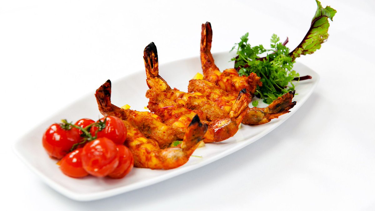 A must try. The long established family run #Southall restaurant <a href="/BRILLIANTRST/">Brilliant Gastro</a> serves wonderful dishes all perfectly spiced. What do you fancy? Chicken Pakoras to start and Karahi Prawns for main...so many lovely dishes to choose from. #eatlocal #ealing buff.ly/2JfZuZD