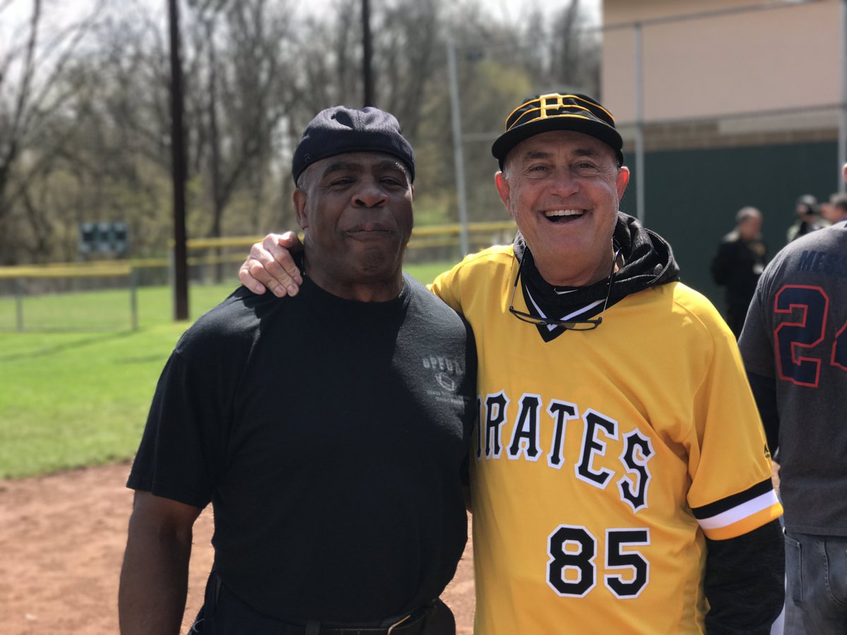 BucsCommunity's tweet photo. Hanging out with Brookline Little League at Brookline Memorial Park. #FieldsForKids https://t.co/i7OSndc17v