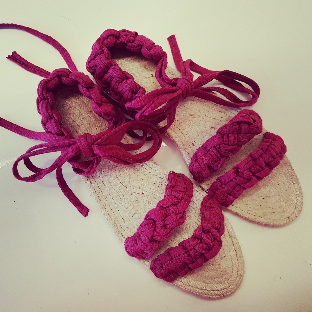 Twin_Made's tweet photo. Macramé Sandal workshop coming this June at Twin Made at @BoneYardCardiff.
#Macramé #macramésandals #sandals #summer #footwear #shoes #Cardiff #Pontcanna #CardiffCity #Ilovesthediff #ThingstodoinCardiff #CreativeCardiff #exploreCardiff #creative #workshops #classesinCardiff https://t.co/DwUJnZ9l6W