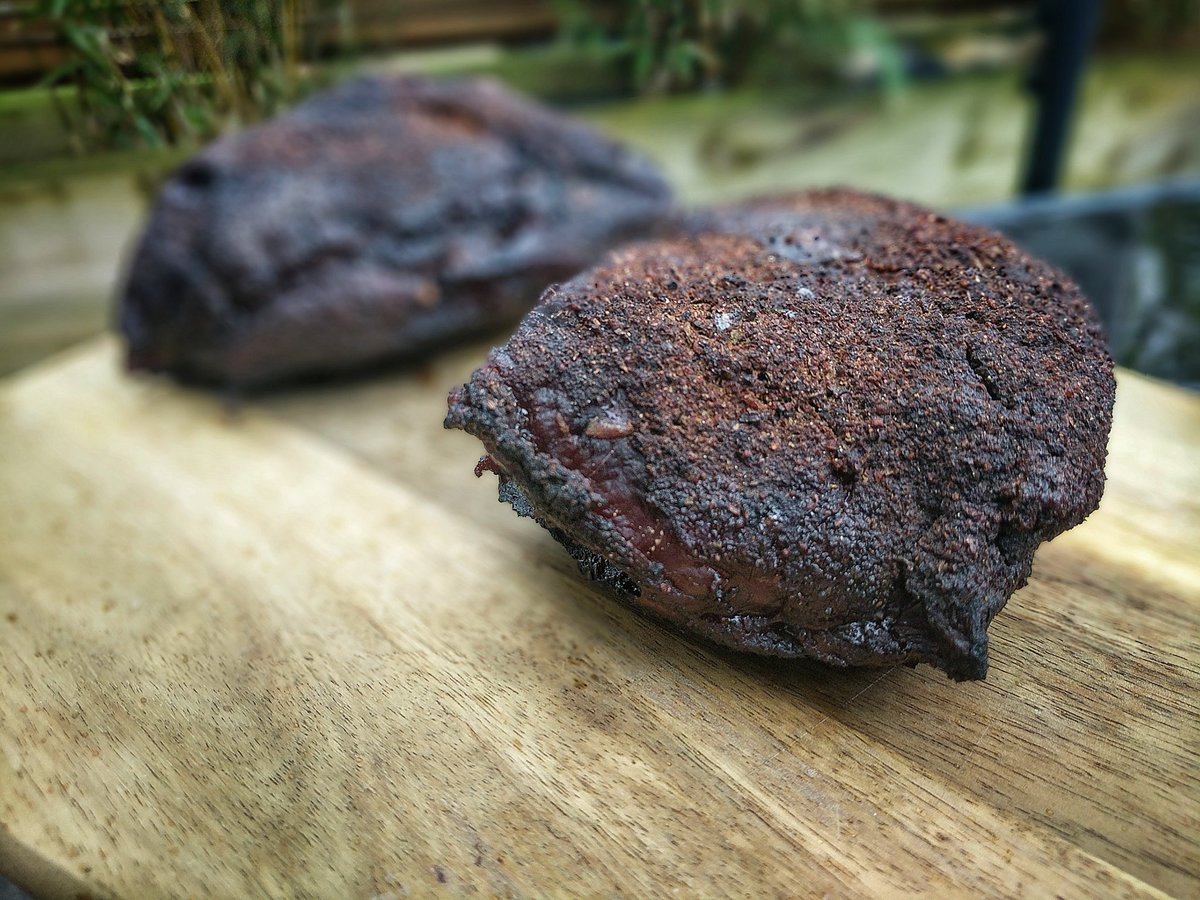 love2bbquk's tweet photo. The @FlameBossSmokes worked like a dream. The Beef cheek did not do as well (it was awful). Next time I think a smoke followed by a braise #bbq #love2bbq #bbqfails https://t.co/wprQIv8WaP