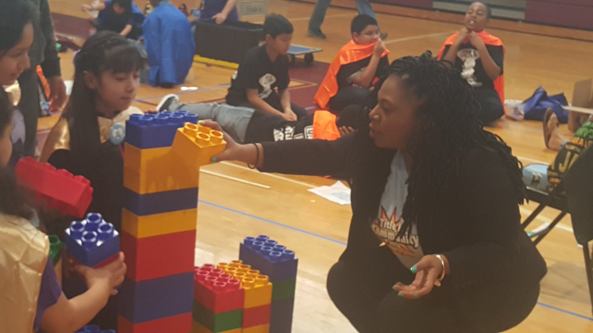 golson_ms's tweet photo. @Title1_PGCPS  annual iCommunity robotics competition, school showcase, information, and prizes #robocomp #icomm2018 https://t.co/mJnbn4db5Q
